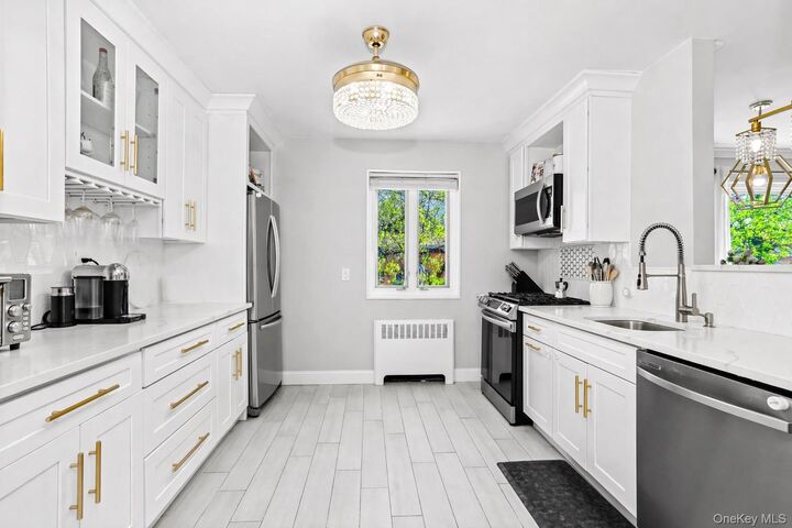 Property Photo:  76 Lawrence Court C  NY 10603 