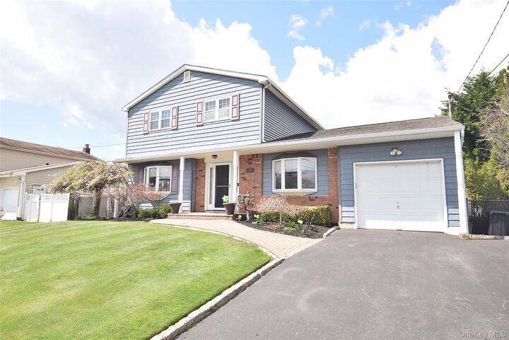 Property Photo: 32 Lagoon Place NY 11730