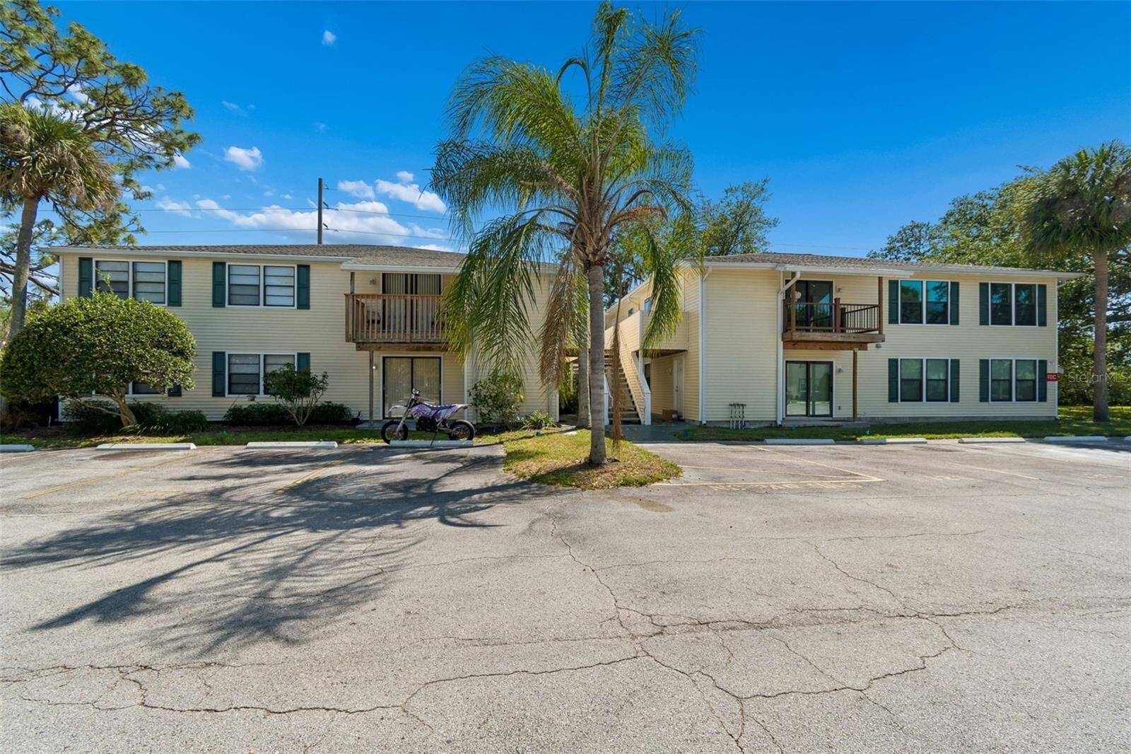 Property Photo: 140 Hunter Lake Drive 8C FL 34677