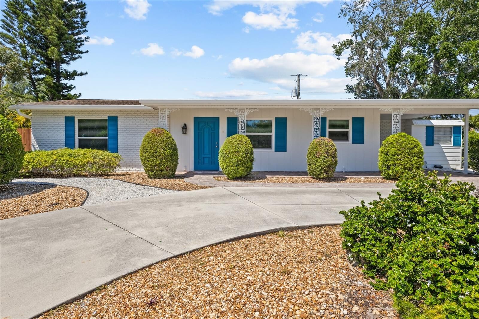 Property Photo: 2411 Gulf Gate Drive FL 34231