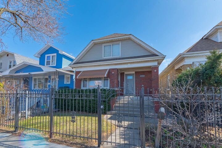 Property Photo:  3743 N Kimball Avenue  IL 60618 