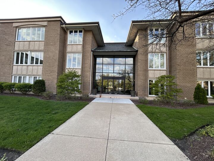 Property Photo:  1 Oak Brook Club Drive A105  IL 60523 