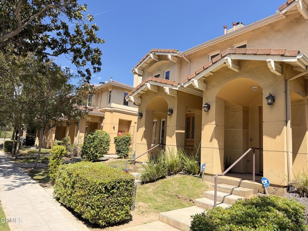 Property Photo:  96 N Craig Avenue 13  CA  