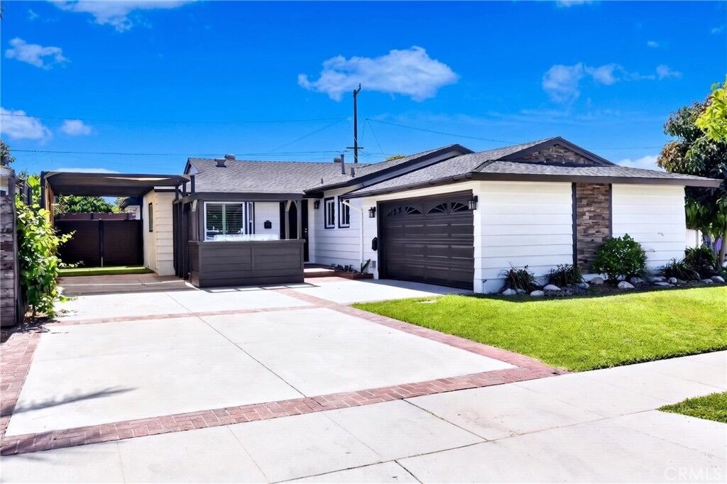 Property Photo: 2425 Heather Avenue CA 90815