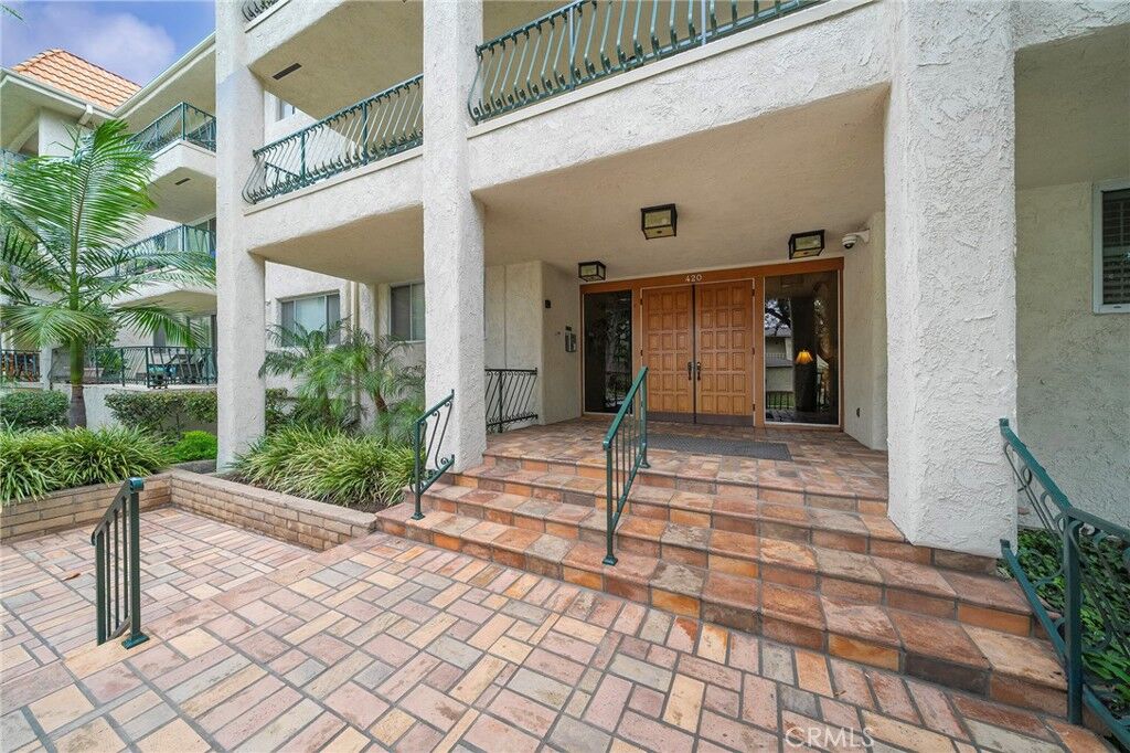 Property Photo:  420 S Madison Avenue 205  CA 91101 