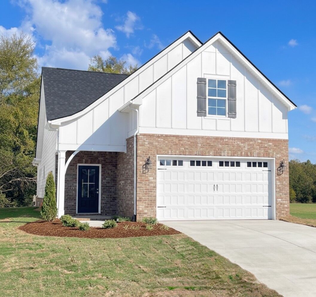 Property Photo:  2215 Barringer Ln  TN 37128 