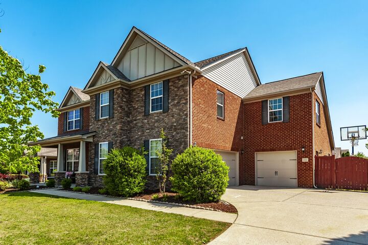 Property Photo:  1006 Abberley Cir  TN 37075 