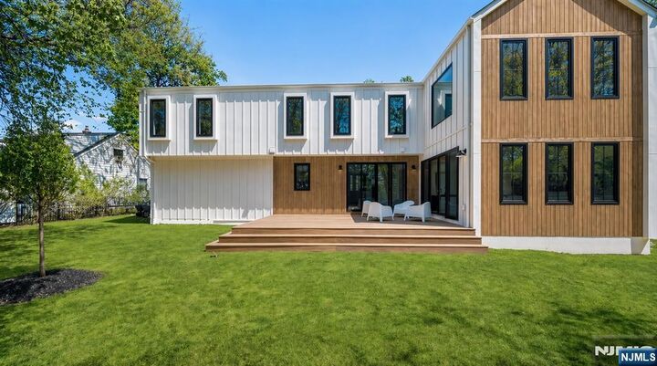 Property Photo:  23 Cherry Court  NJ 07626 