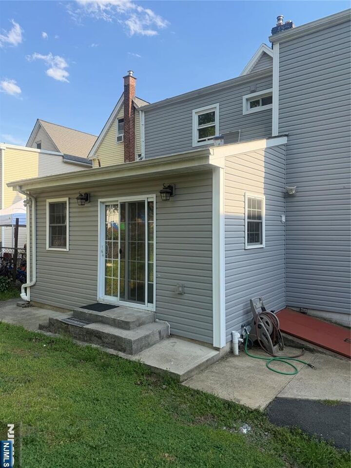 Property Photo:  68 Cleveland Street 2  NJ 07109 
