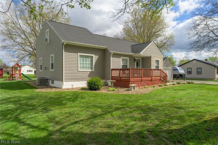 Property Photo:  140 Edward Street NW  OH 44483 