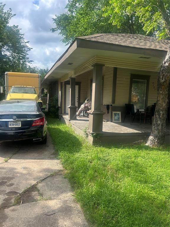 Property Photo:  2705 Warren Avenue  TX 75215 