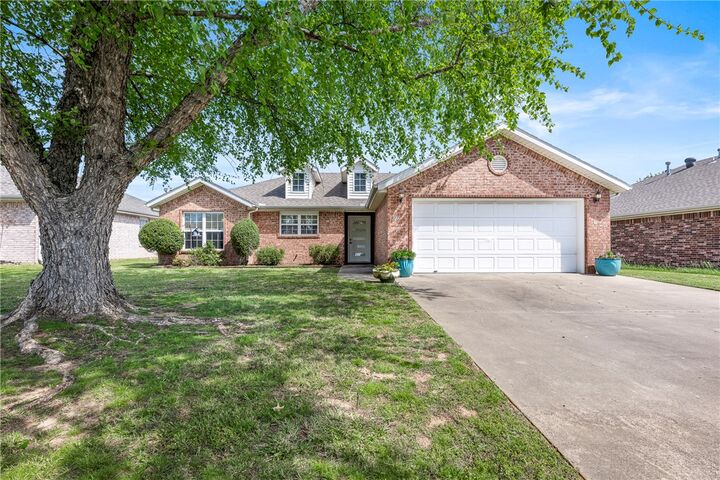 Property Photo: 3900 SW Carriageway Avenue AR 72712