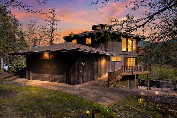 Property Photo:  7201 Crowfoot Road  OR 97541 