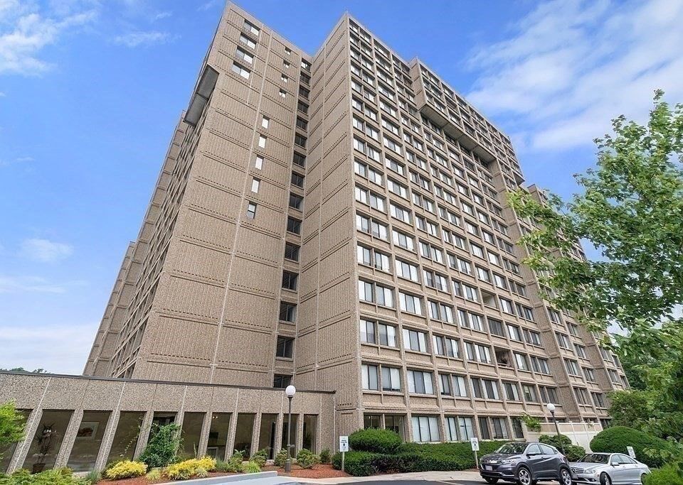 Property Photo:  250 Hammond Pond Parkway 609N  MA 02467 