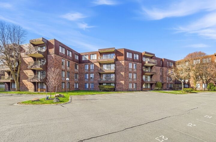 Property Photo:  1002 Paradise Rd 3P  MA 01907 