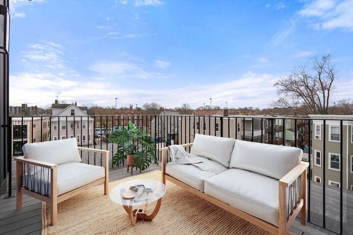 Property Photo:  52 Withington St 9  MA 02124 