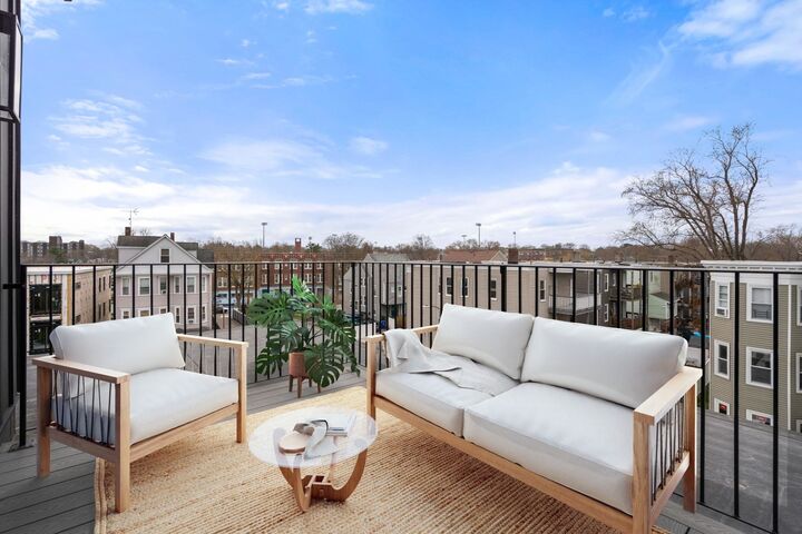 Property Photo:  52 Withington St 9  MA 02124 