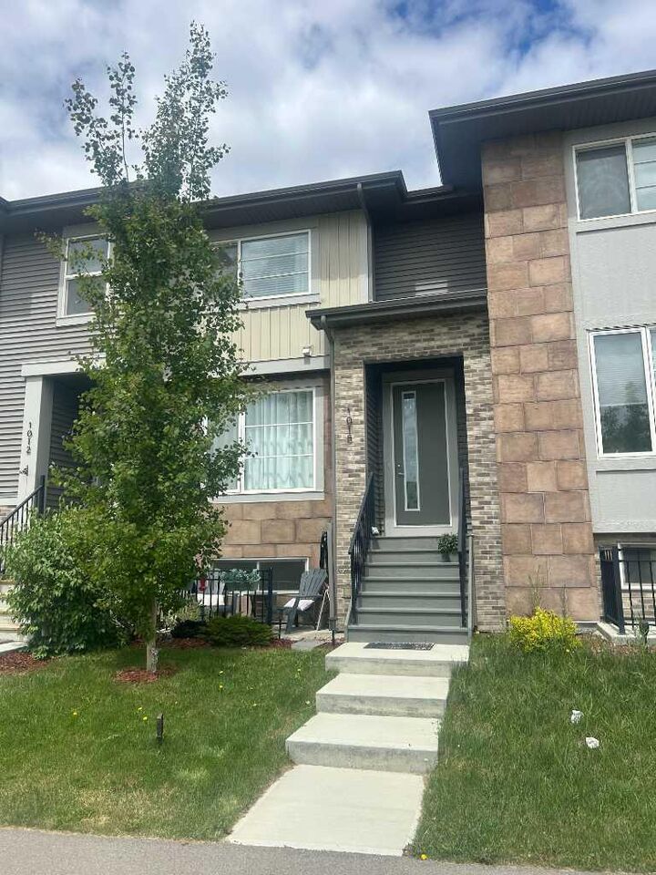 1016 Lanark Boulevard SE — photo 1