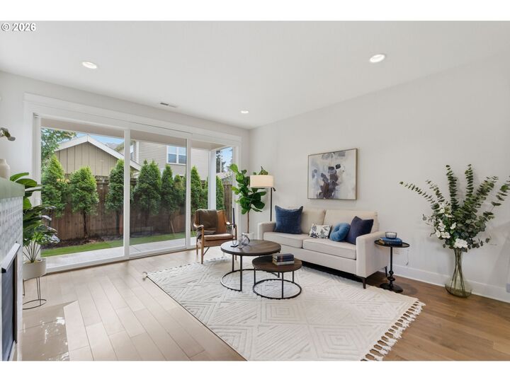 Property Photo:  7462 N Stockton Ave  OR 97203 