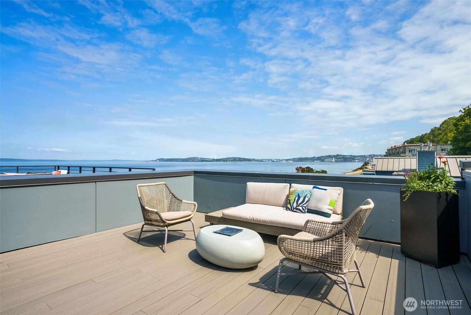 Property Photo:  1706  Alki Avenue SW B  WA 98116 