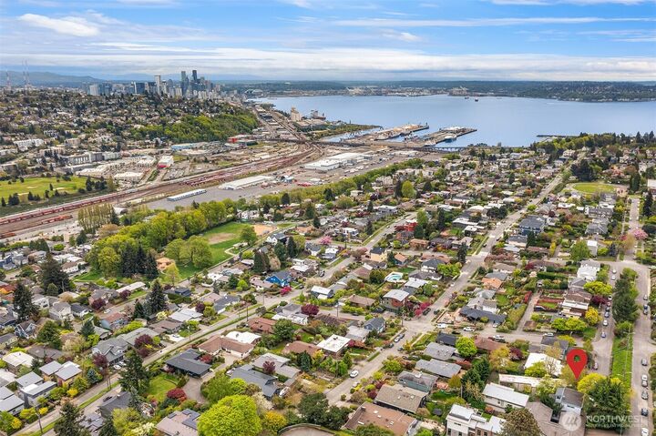 Property Photo:  2820  27th Avenue W  WA 98199 