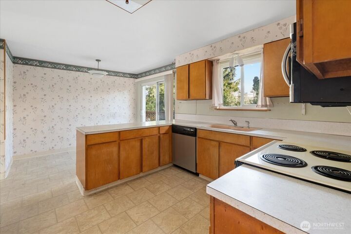 Property Photo:  1215 S 234th Place  WA 98198 