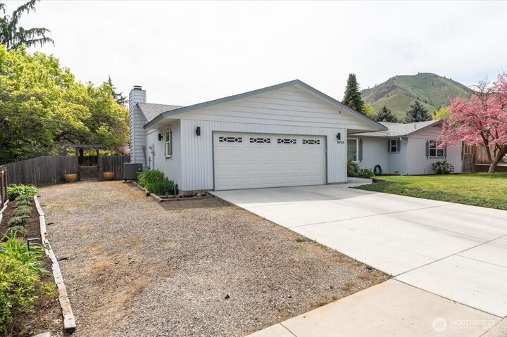 Property Photo:  1711  Lexington Place  WA 98801 