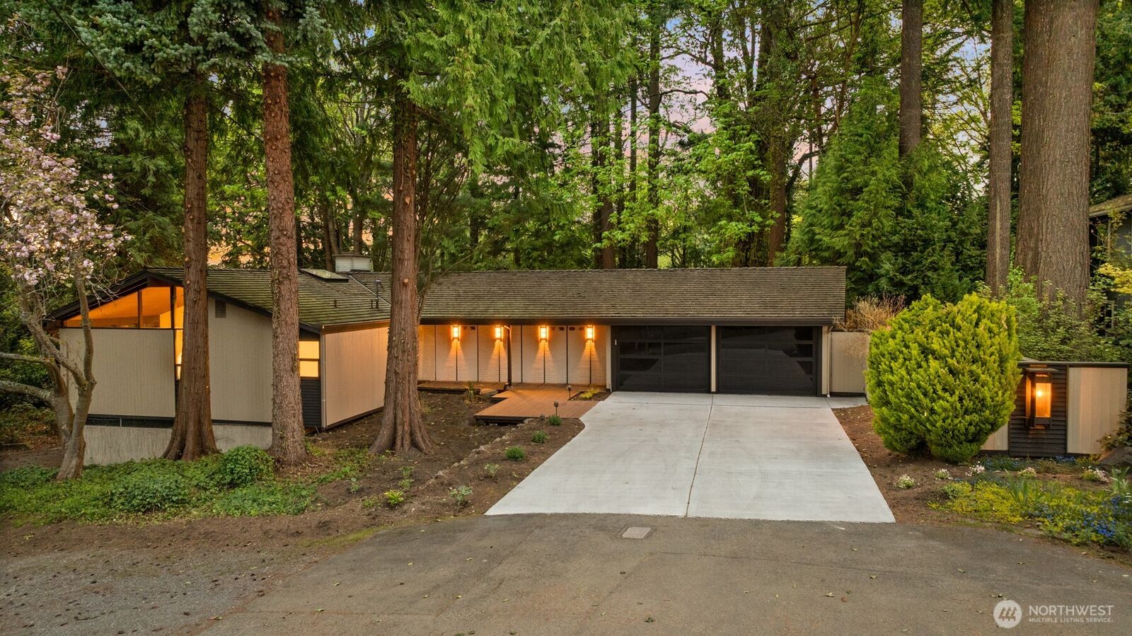 Property Photo:  7236 NE 121st Place  WA 98034 