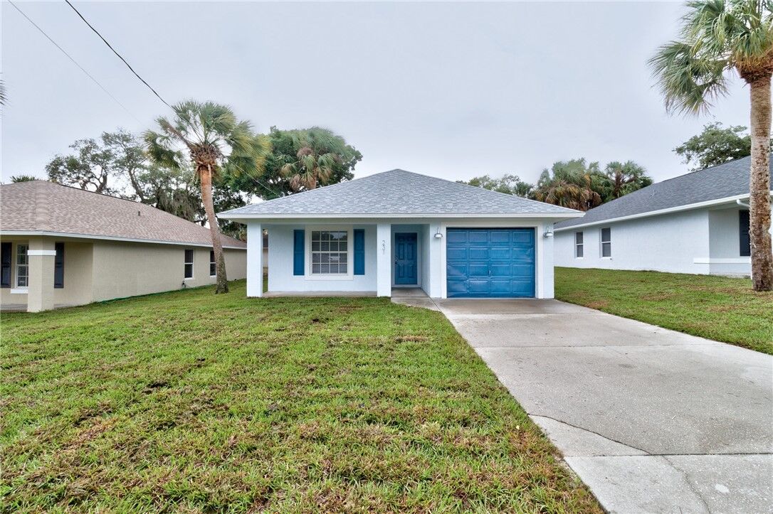 Property Photo: 231 12th Street SW FL 32962