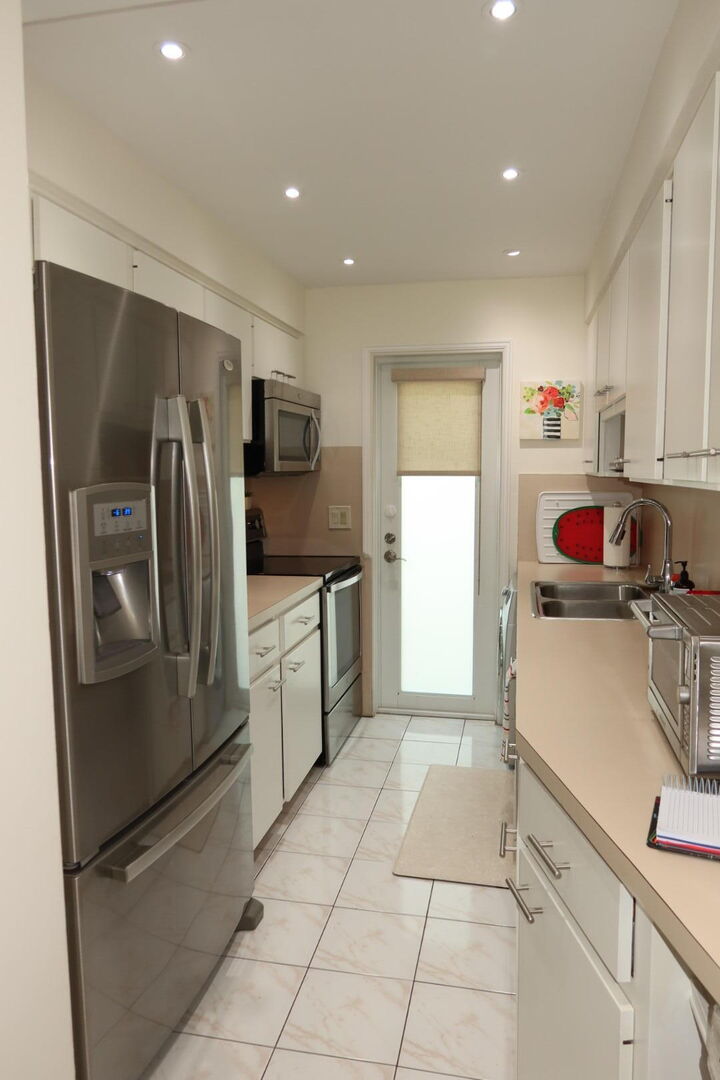 Property Photo:  1221 Hillsboro Mile 19B  FL 33062 