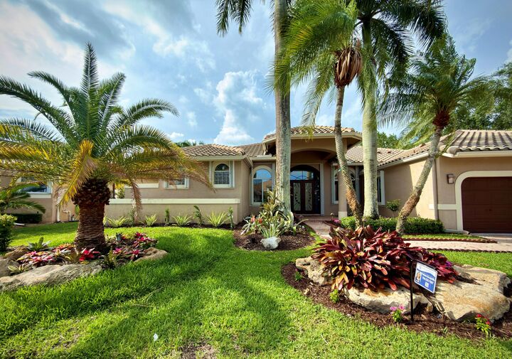 Property Photo: 2579 Mayfair Lane FL 33327