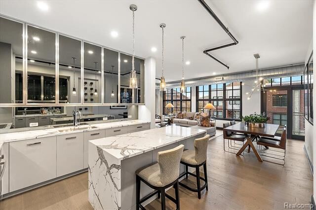 Property Photo:  2051 Villa Road 405  MI 48009 