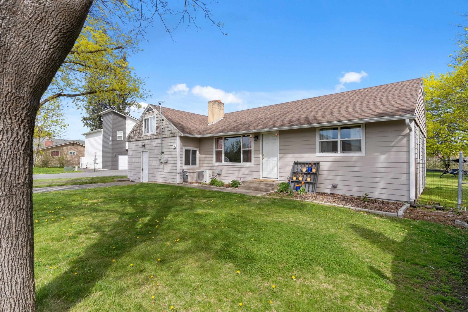 Property Photo:  8719 E Valleyway Ave  WA 99212 