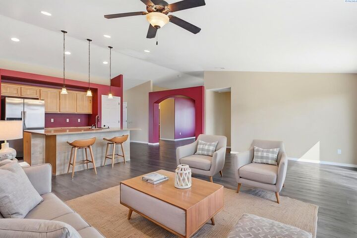 Property Photo:  6101 Bulldog Ln  WA 99301 