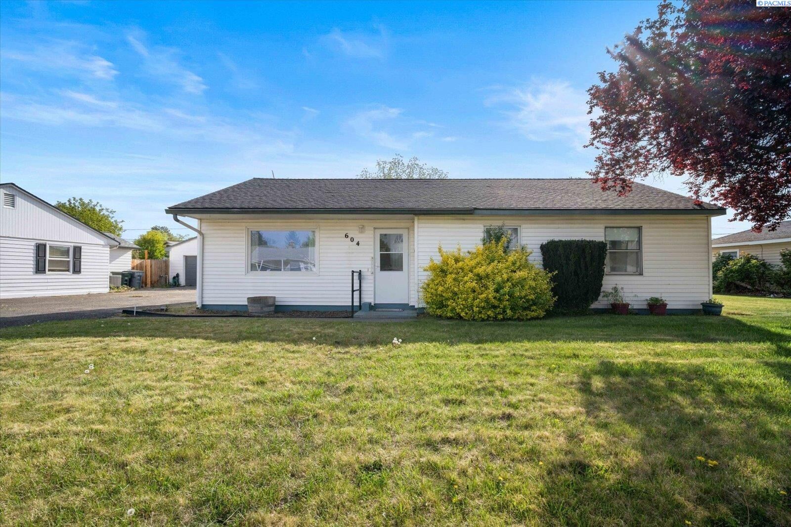 Property Photo:  604 Birch Avenue  WA 99352 