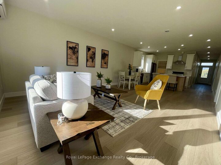 Property Photo: 8 Mercedes Crescent N ON N2Z 1G8