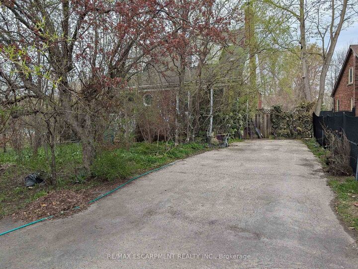 115 King Street E — photo 1