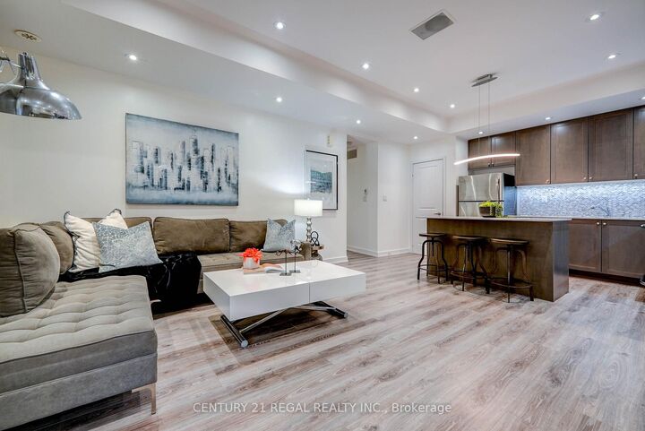 Photo de la propriété:  867 Wilson Avenue 5B  ON M3K 0A4 