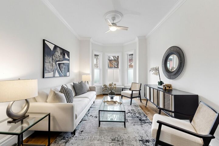 Property Photo:  106 Oxford Street  ON M5T 1P3 