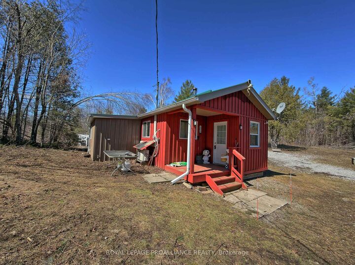Property Photo: 812 Cleveland Road ON K0K 1Y0