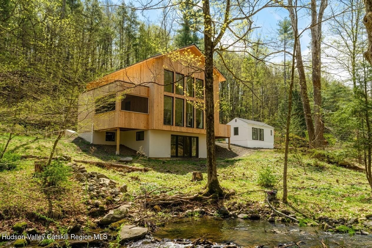 Property Photo:  332 Mohonk  NY 12440 