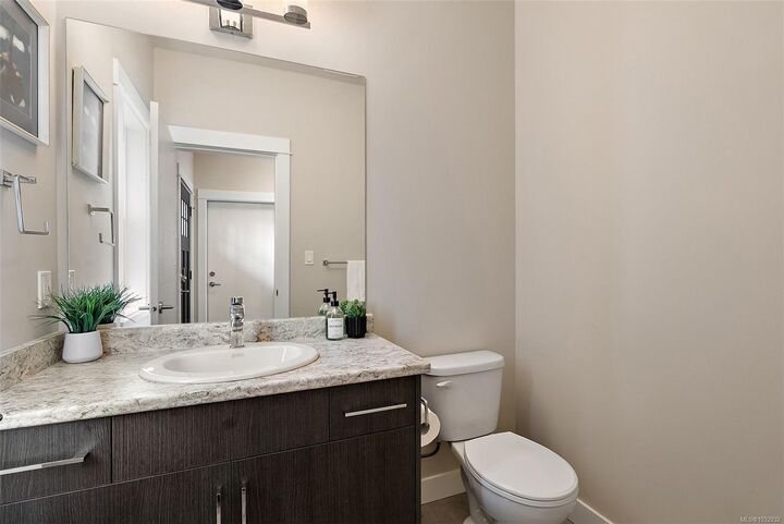 Property Photo:  6 Massey Pl  BC V9B 0S9 