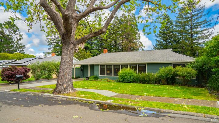 Property Photo:  702 Del Mar Avenue  CA 94947 