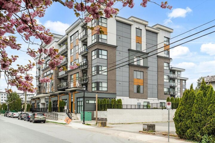20695 Eastleigh Crescent 602 — photo 1