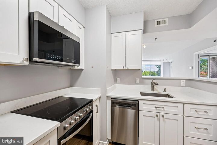 Property Photo:  5809 Nicholson Lane 514  MD 20852 