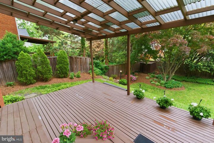 Property Photo:  2101 N Kenilworth Street  VA 22205 