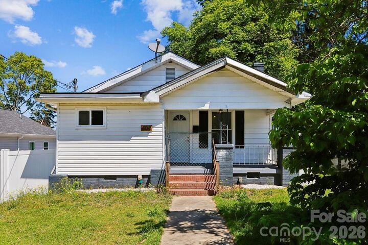 Property Photo:  408 E Park Avenue  NC 28054 