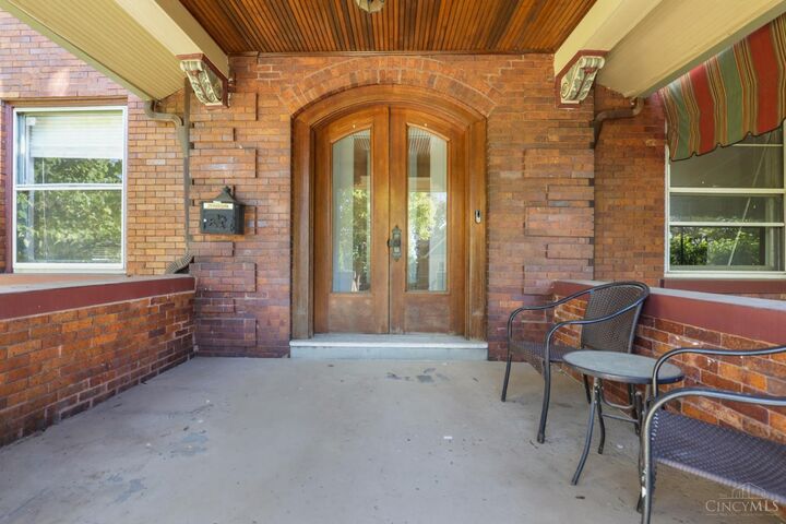 Property Photo:  2100 St James Avenue  OH 45206 