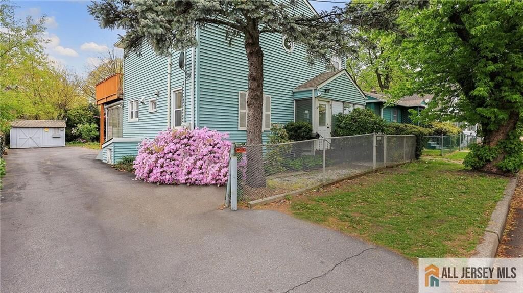 Property Photo:  20 Crosby Avenue  NJ 08817 