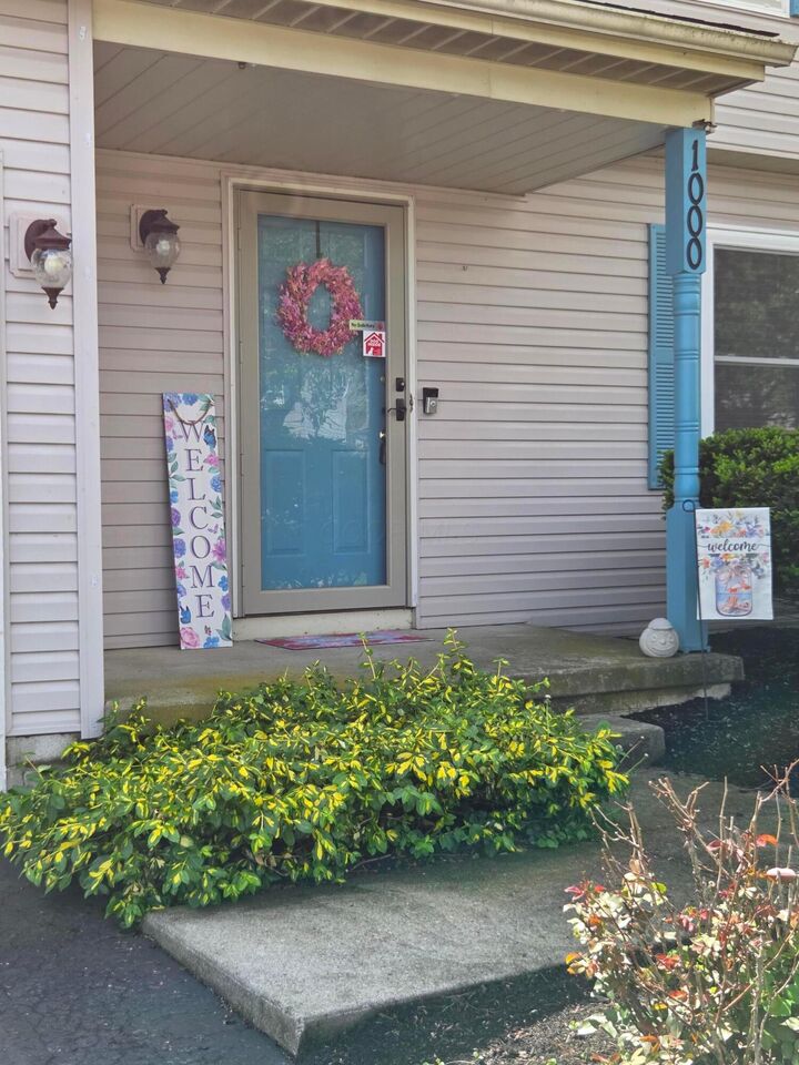 Property Photo:  1000 Bright Star Court  OH 43228 